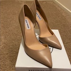 Steve Madden Nude Pumps